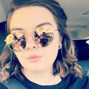 Meet your Posher, Danielle